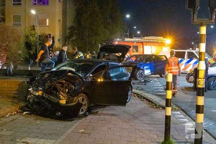 Enorme ravage bij ongeval op kruising