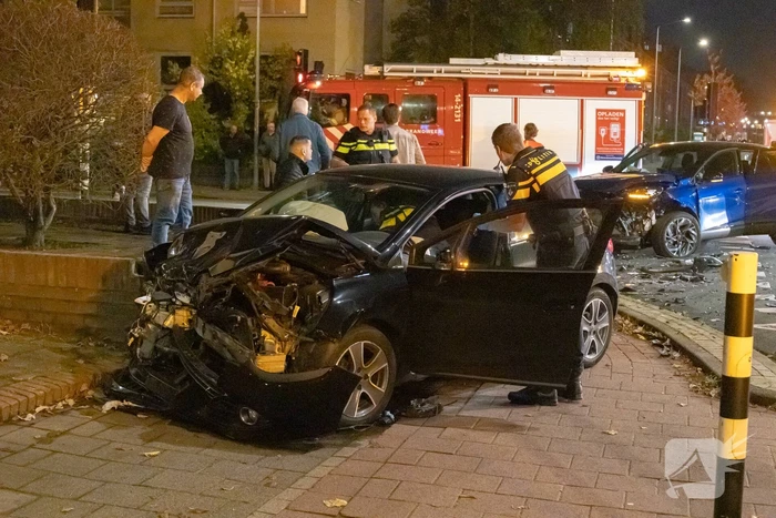 Enorme ravage bij ongeval op kruising