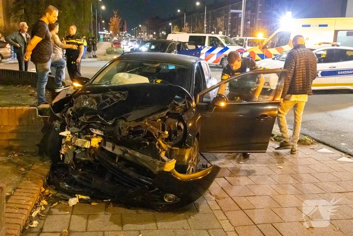 Enorme ravage bij ongeval op kruising