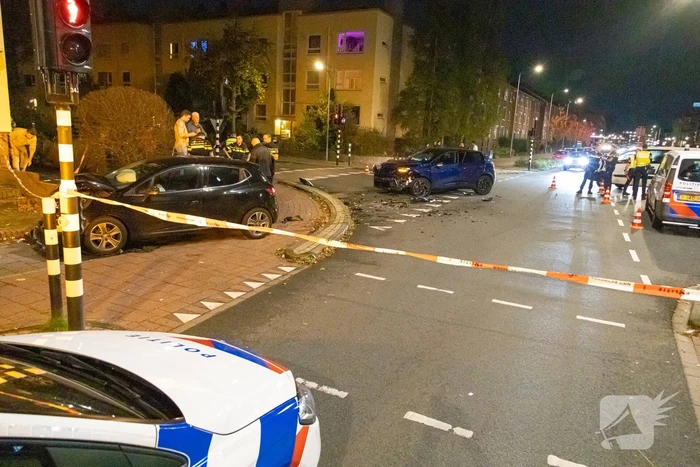 Enorme ravage bij ongeval op kruising