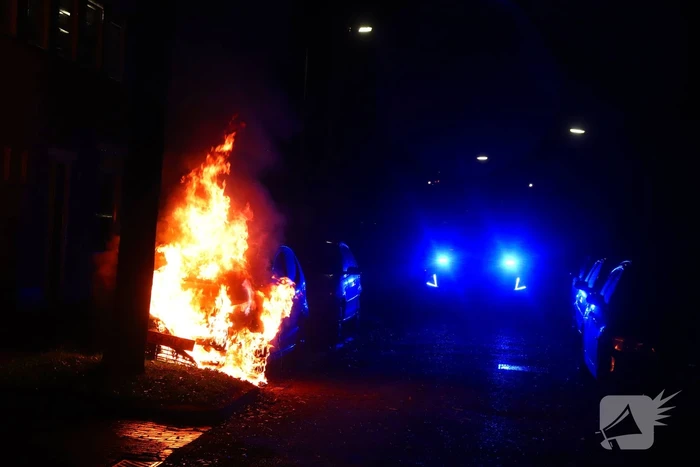 Personenauto gaat in vlammen op