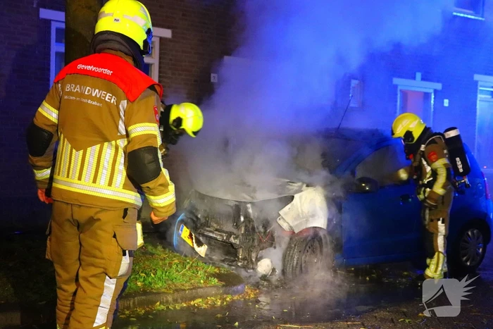 Personenauto gaat in vlammen op