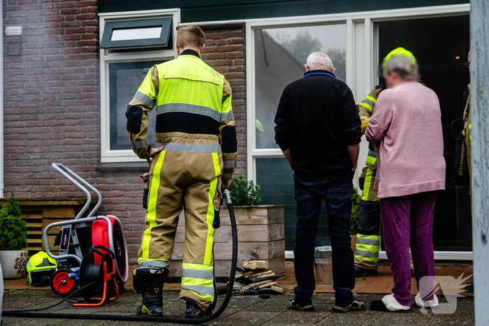 Houtkachel veroorzaakt rookontwikkeling in woning