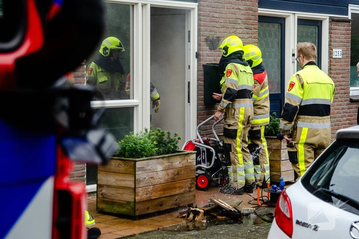 Houtkachel veroorzaakt rookontwikkeling in woning