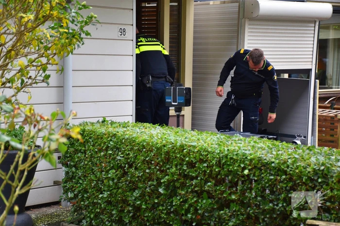 Politie doet onderzoek naar de toedracht van explosie in woning