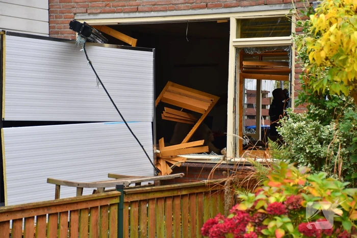 Politie doet onderzoek naar de toedracht van explosie in woning