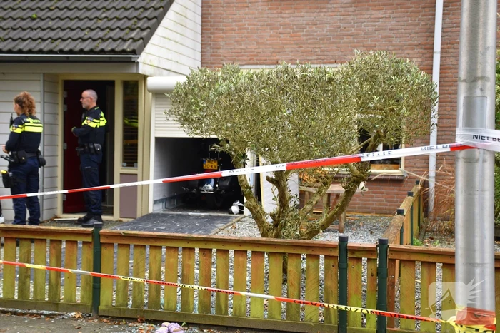 Politie doet onderzoek naar de toedracht van explosie in woning