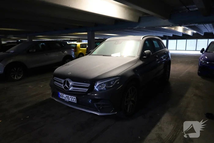 Vandalisme met brandblusser veroorzaakt schade aan tientallen voertuigen