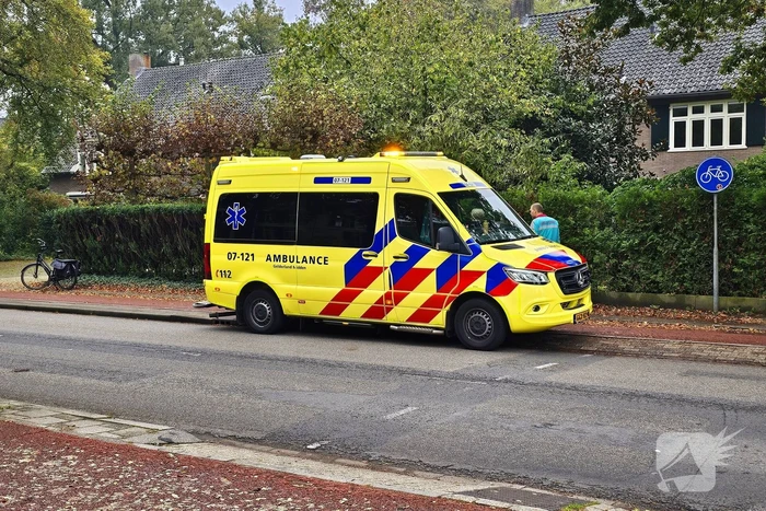 Ongeluk op fietspad door gladde bladeren