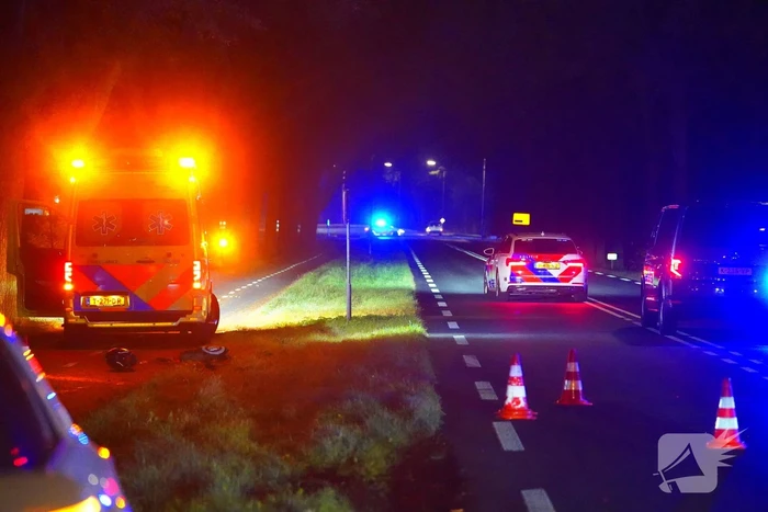 Motorrijder zwaargewond bij botsing met auto