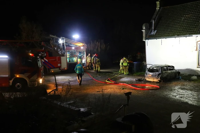 Auto totaal verwoest door brand