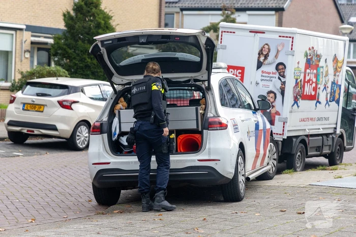 Man aangehouden na conflict bij woning, voertuig doorzocht op mogelijk vuurwapen