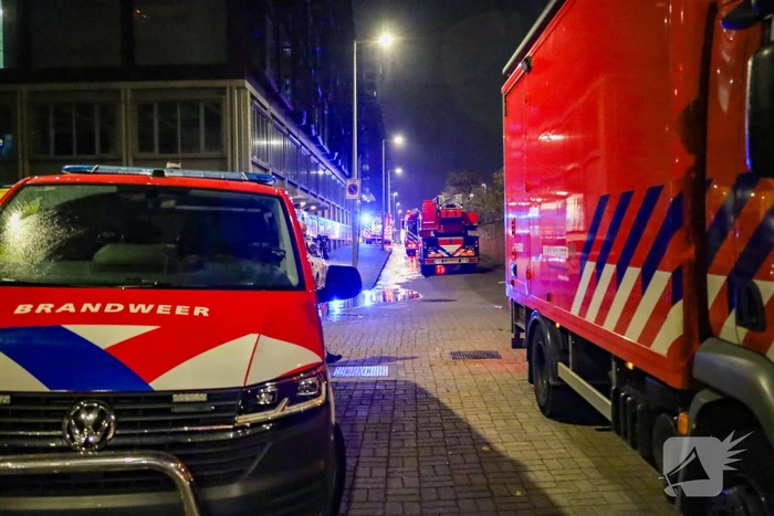Bewoners op straat door grote brand in appartement