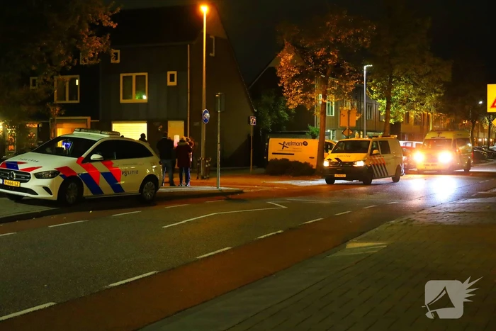 Gat in voordeur door explosie