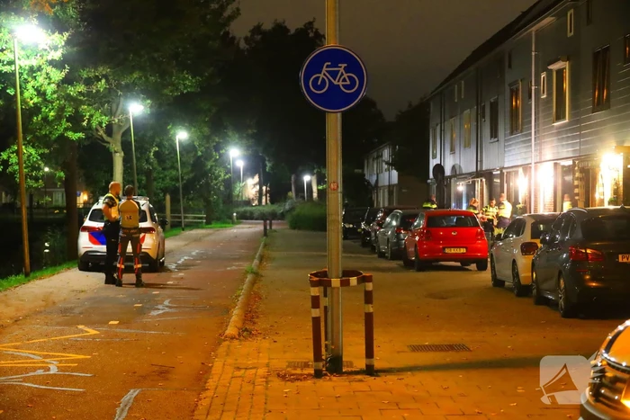 Gat in voordeur door explosie