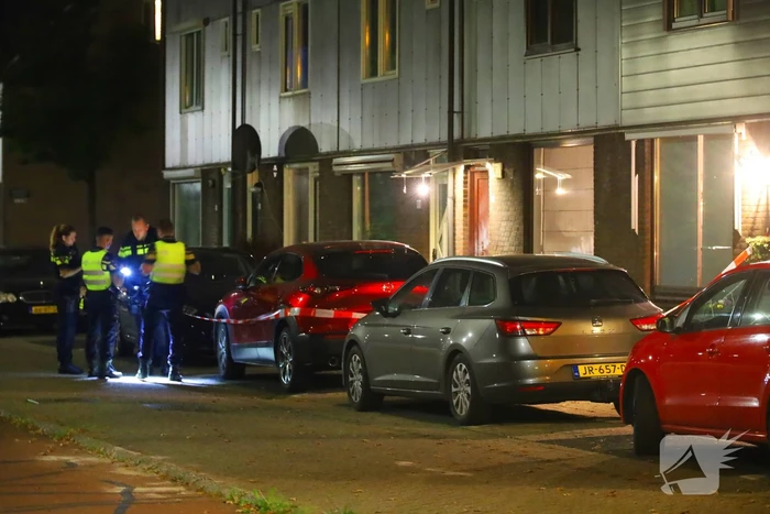 Gat in voordeur door explosie