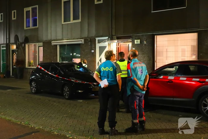 Gat in voordeur door explosie
