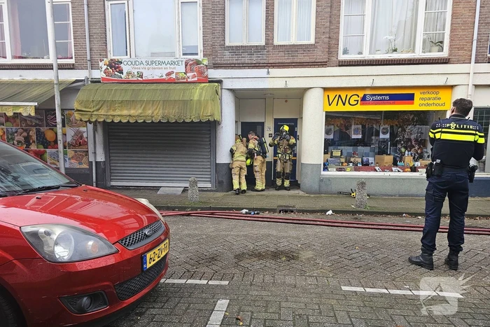 Brandweer forceert deur supermarkt