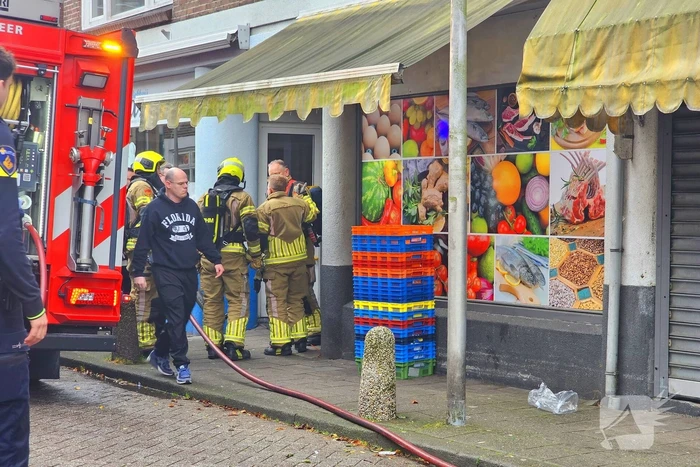 Brandweer forceert deur supermarkt