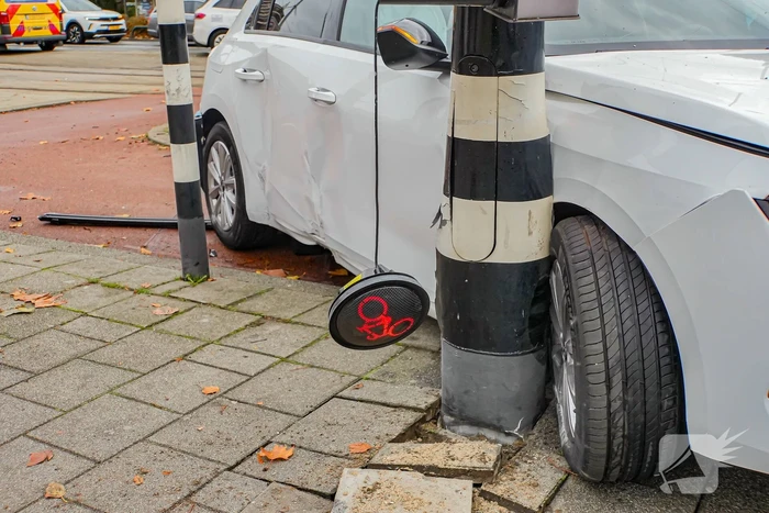 Veel schade bij aanrijding tussen twee voertuigen