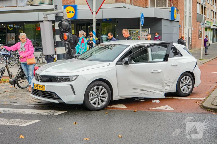 Veel schade bij aanrijding tussen twee voertuigen