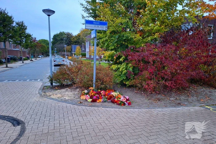 Bloemen neergelegd voor overleden man(18)