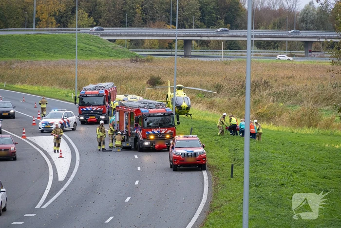 Traumahelikopter landt op snelweg bij ongeval