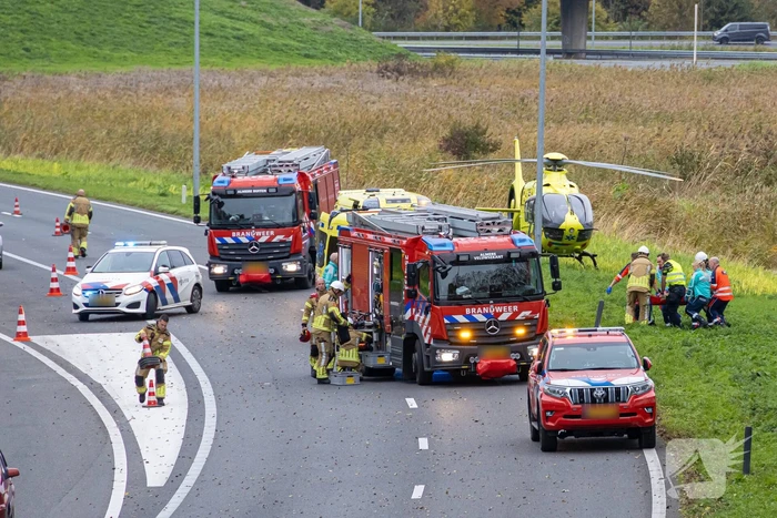 Traumahelikopter landt op snelweg bij ongeval