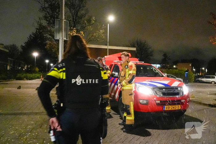 Politie doet onderzoek naar explosie bij portiek