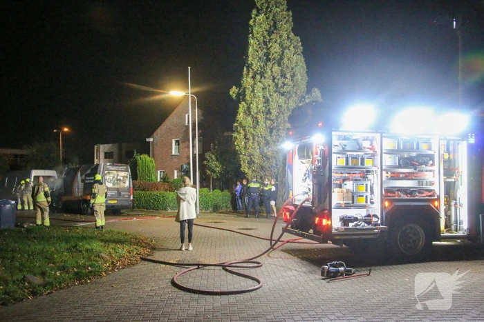 Bestelbus verwoest bij brand