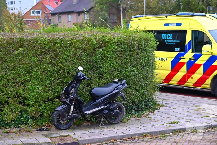 Scooterrijder gewond na ongeval met afslaande auto