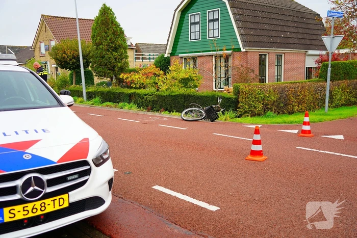 Fietser zwaargewond naar aanrijding met bestelbus