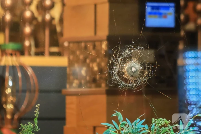 Gebouwen geraakt door schoten, politie onderzoekt zaak