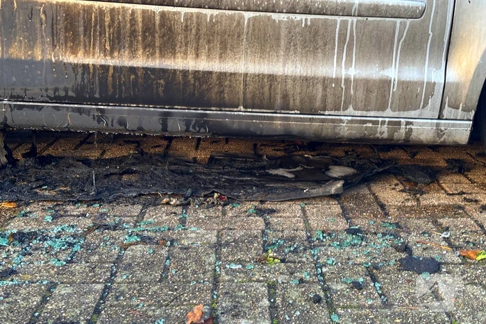 Personenwagen total-loss door brand