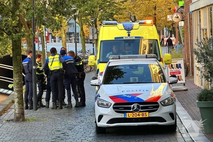 Persoon gered na val in het water