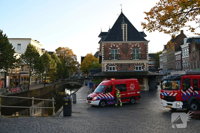 Persoon gered na val in het water
