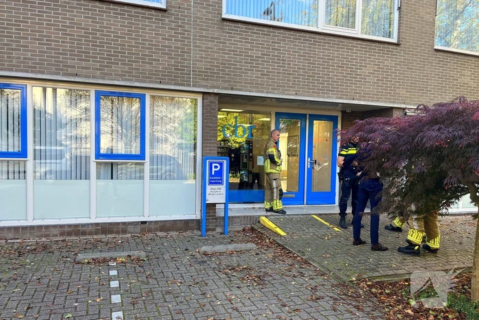 Brandweer verricht metingen in examencentrum