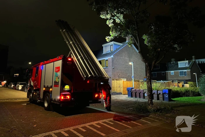 Brandweer weet kat uit dakgoot te pakken