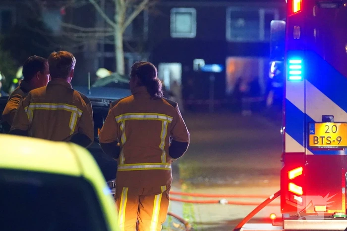 Auto gaat volledig in vlammen op