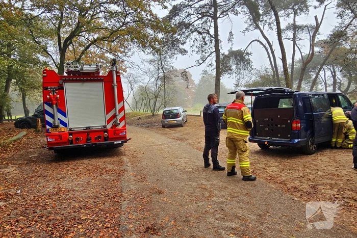 Brandweer redt hond uit benarde situatie