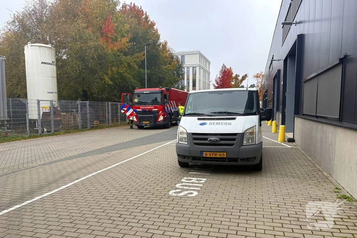 Knal gevolgd door brandmelding in bedrijfspand