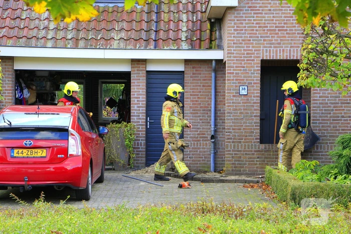 Bewoner doorboord gasleiding