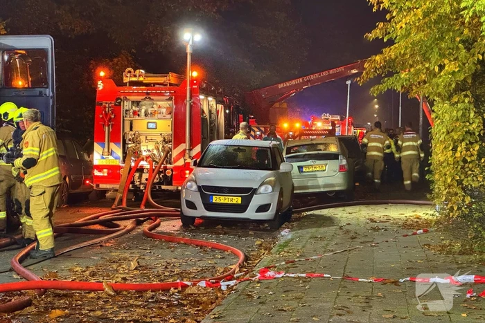Dode bij zeer grote brand in flat na explosie