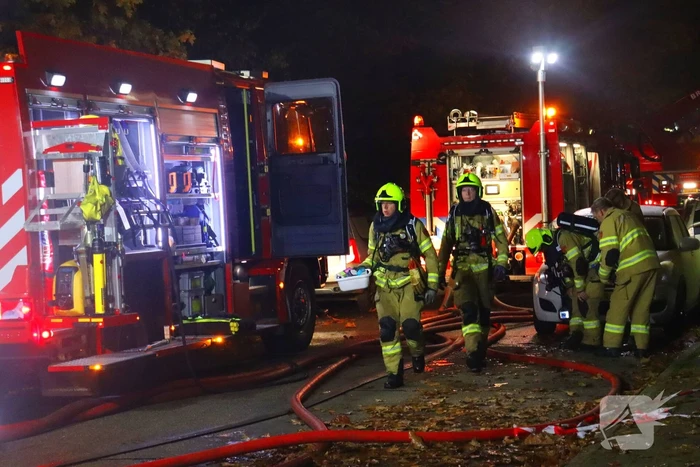 Dode bij zeer grote brand in flat na explosie
