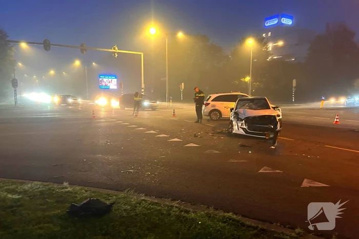 Flinke schade bij botsing tussen twee voertuigen