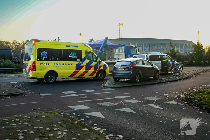 Fietser gewond bij botsing met auto