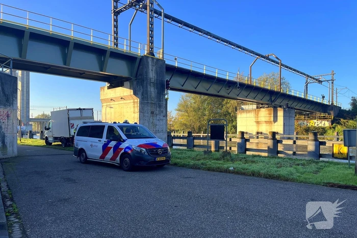 Treinverkeer gestremd door aanvaring met spoorbrug