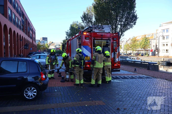 Oldtimer verliest brandstof in parkeergarage