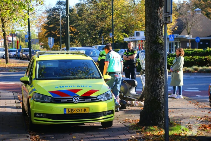 Scooterrijder gewond bij aanrijding met auto