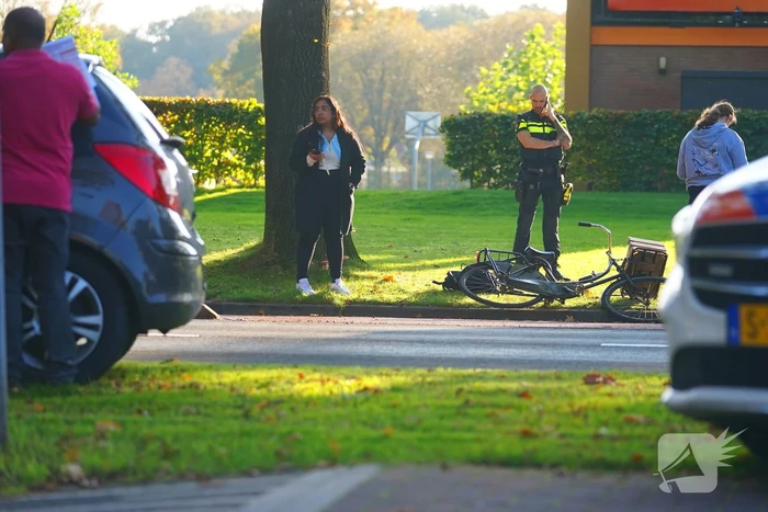 Fietsster ten val bij aanrijding op kruising